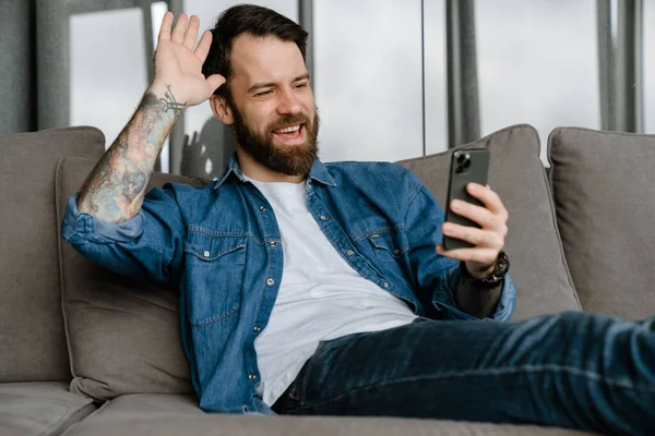 Bearded Man Gesturing While Taking Selsie Photo Cellphone Home — Stock Photo, Image