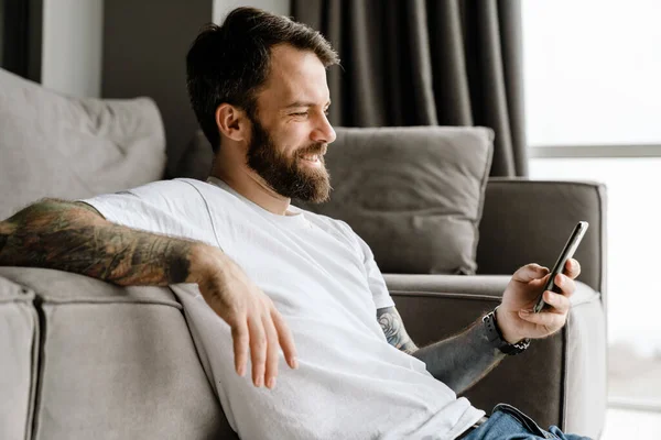 Bearded European Man Using Mobile Phone While Sitting Floor Home — Stock Photo, Image