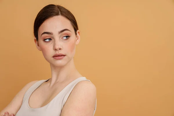 Gros Plan Portrait Une Jeune Femme Calme Aux Cheveux Blancs — Photo