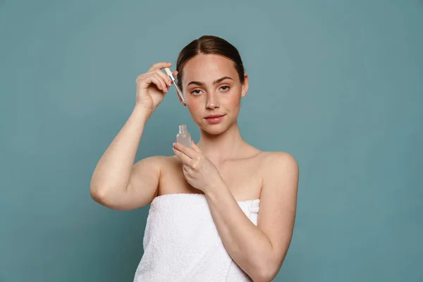 Portrait Young Healthy White Woman Holding Bottle Facial Oil Serum — Stock Photo, Image