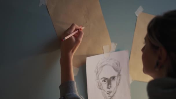 Concentrated Woman Drawing Face Paper Home — Stock Video