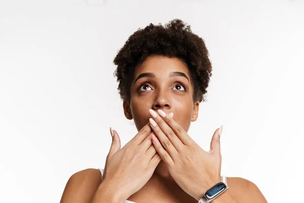 Young Black Woman Expressing Surprise Covering Her Mouth Isolated White — 图库照片