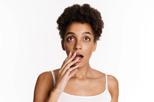 Young Black Woman Expressing Surprise Covering Her Mouth Isolated White — стоковое фото