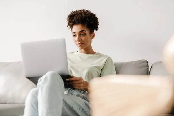 Young Black Woman Working Laptop While Sitting Couch Home — Foto Stock