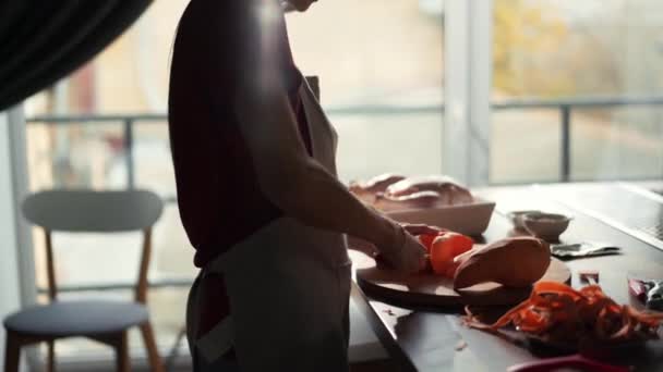 Side View Woman Cuts Sweet Potato Plank Kitchen — Vídeo de Stock