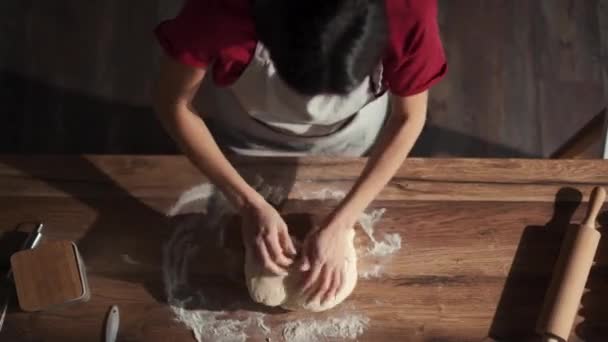 Brunette Woman Kneading Dough Table Kitchen — Vídeo de Stock