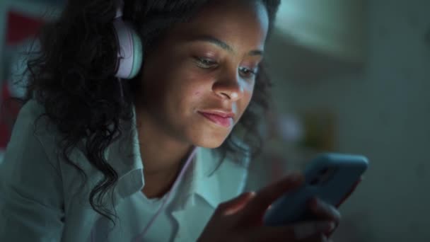 Handsome African Young Girl Headphones Texting Mobile Home — стокове відео