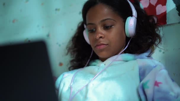 African Young Girl Headphones Watching Something Laptop Home — стоковое видео