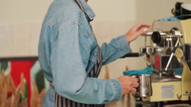 Woman Barista Making Coffee Cafe — Vídeo de Stock