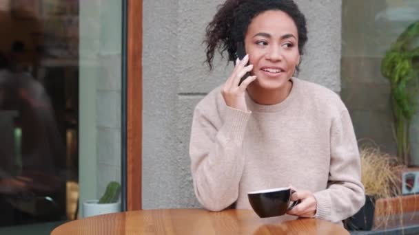 Smiling African Woman Talking Mobile Outdoors — Vídeo de Stock