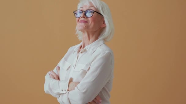 Strict Mature Woman White Shirt Agree Something Beige Studio — Stock Video