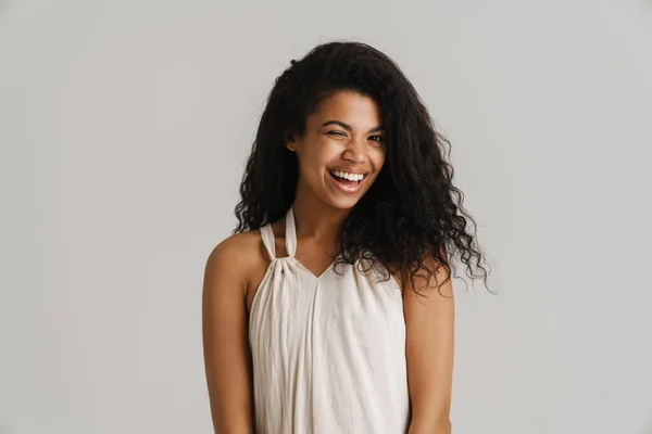 Preto Jovem Mulher Vestido Sorrindo Piscar Olhos Para Câmera Isolado — Fotografia de Stock