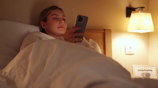 Confident Blonde Woman Texting Phone Bed Home — Stock Video