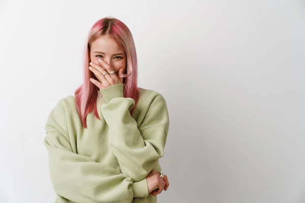 Jonge Blanke Vrouw Met Roze Haar Glimlachen Het Bedekken Van — Stockfoto