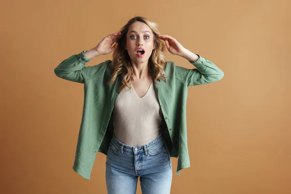 Shocked Blonde Woman Expressing Surprise Camera Isolated Beige Wall — Stock Photo, Image