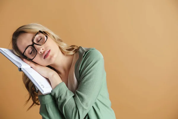 Tired Beautiful Woman Eyeglasses Sleeping Calendar Isolated Beige Wall — Stock Photo, Image