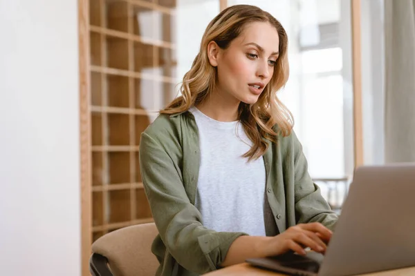 Young Blonde White Woman Working Studying Laptop Computer Sitting Table — Stock Photo, Image