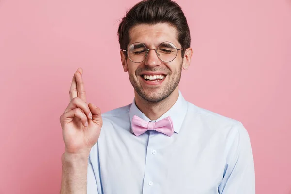 Retrato Sorriso Esperando Jovem Morena Nerd Homem Vestindo Camisa Gravata — Fotografia de Stock