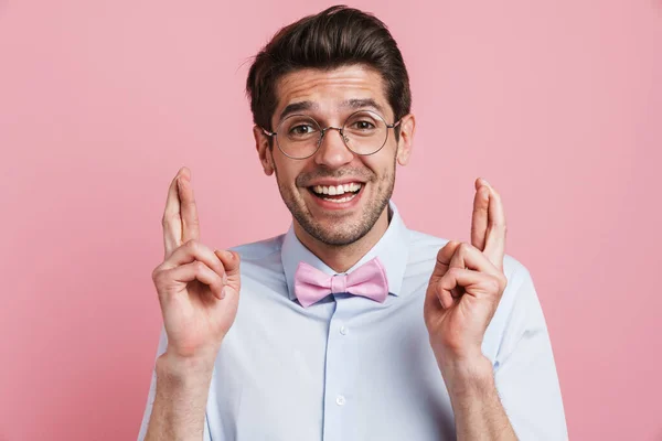 Retrato Sorriso Esperando Jovem Morena Nerd Homem Vestindo Camisa Gravata — Fotografia de Stock