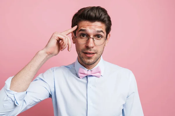 Retrato Jovem Morena Nerd Franzido Confuso Usando Camisa Gravata Sobre — Fotografia de Stock