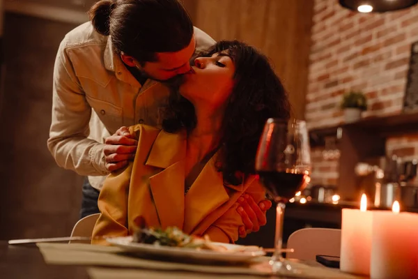 White Couple Kissing Hugging While Having Romantic Dinner Home Indoors — Stock Photo, Image