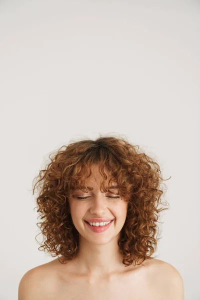 Half Naked Ginger Woman Smiling While Posing Her Eyes Closed — Stock Photo, Image