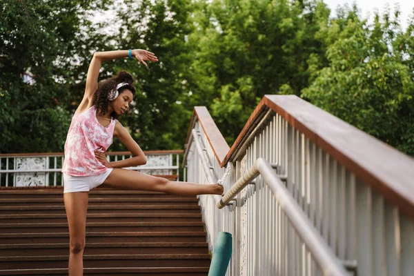 Black Woman Listening Music Headphones While Working Out Stairs Outdoors — Stock Photo, Image