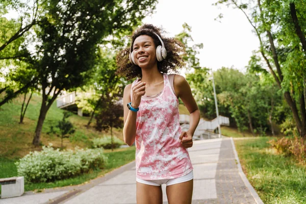 Young Black Woman Listening Music Headphones While Running Green Park — Stock Photo, Image