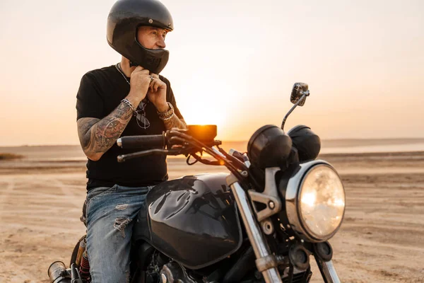 Mature Man Wearing Helmet Posing Motorbike Outdoors — Foto de Stock