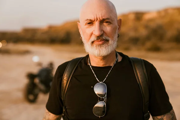 Bold Senior Man Wearing Shirt Posing Motorcycle Outdoors Summer Day — Foto Stock