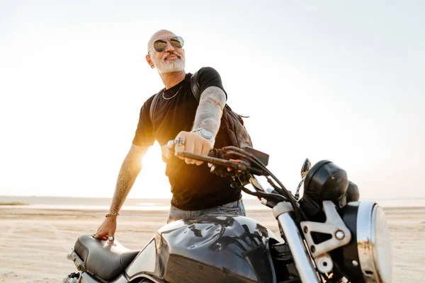 Bold Senior Man Sunglasses Posing Motorcycle Outdoors Summer Day — Foto Stock