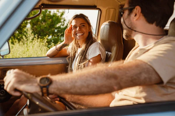 White Happy Couple Smiling While Driving Trailer Summer Day — Foto de Stock