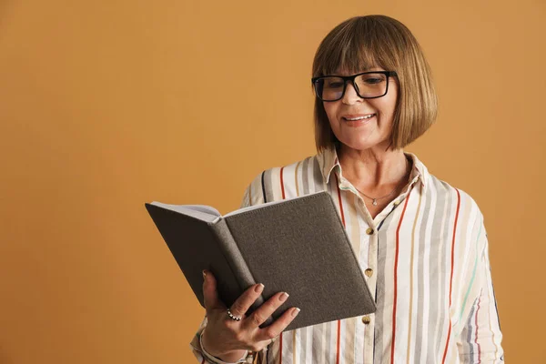 Senior Woman Wearing Eyeglasses Smiling While Posing Planner Isolated Beige — Photo