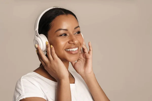 Young Black Woman Smiling While Listening Music Headphones Isolated White — Fotografia de Stock