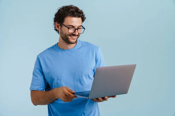 Young Brunette Man Eyeglasses Smiling While Using Laptop Isolated Blue — Stockfoto