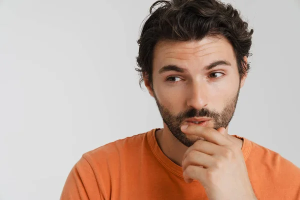 Giovane Uomo Bruna Con Pensiero Setola Guardando Parte Isolato Sfondo — Foto Stock