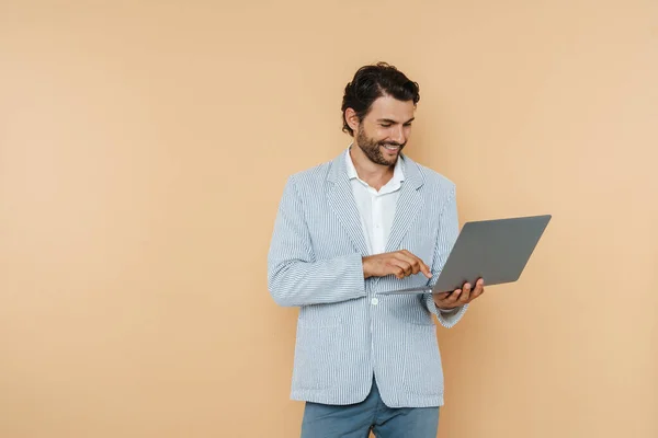 Young White Man Wearing Jacket Smiling While Posing Laptop Isolated — Stockfoto