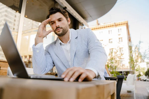 Young Man Wearing Jacket Working Laptop While Sitting Cafe Outdoors — Foto Stock