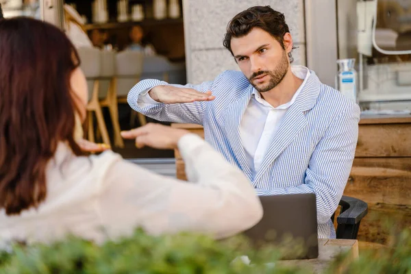 Young Man Woman Gesturing Talking Business Meeting Cafe Outdoors — Stockfoto