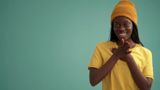 Smiling African Woman Dancing Turquoise Studio — Stock Video
