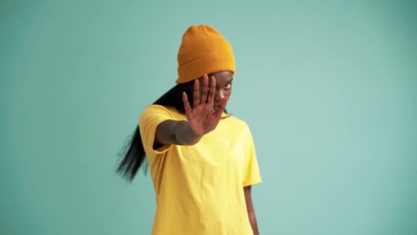 Concentrated African Woman Showing Stop Sign Turquoise Studio — Vídeos de Stock