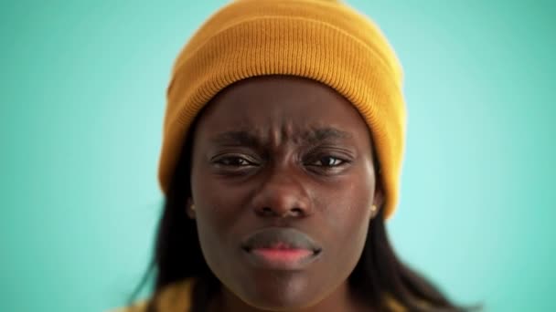 Cheerful African Woman Peering Camera Turquoise Studio — Stockvideo