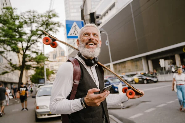 Grey Mature Man Using Mobile Phone While Standing Skateboard City — Foto Stock