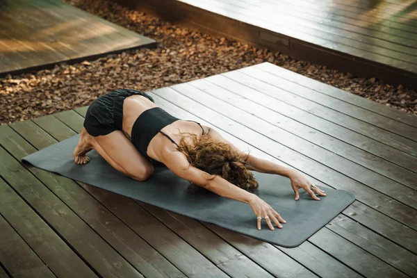 Young White Woman Doing Exercise Yoga Practice Outdoors —  Fotos de Stock