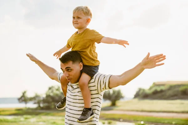 Young White Father Son Gesturing Playing Together Outdoors — Stock Photo, Image