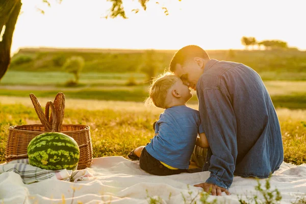 Young White Father Having Picnic His Son Summer Field — Stock Photo, Image