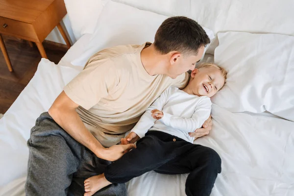 Young White Father Making Fun Playing His Son Bed Home — Stock Photo, Image