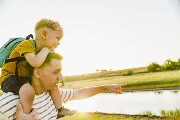 Young Father Gesturing While Carrying Little Son His Shoulders Outdoors — Stock Photo, Image