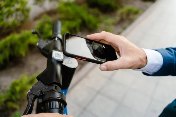 White Man Using Cellphone While Standing Electric Scooter City Street — Zdjęcie stockowe