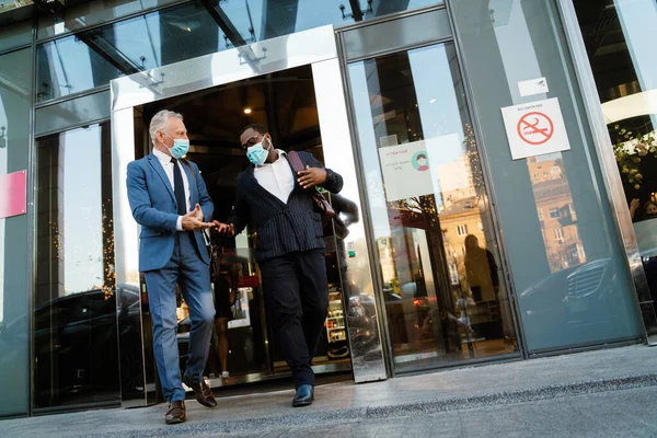Multiracial Men Face Mask Talking Gesturing While Walking Outdoors — Foto Stock